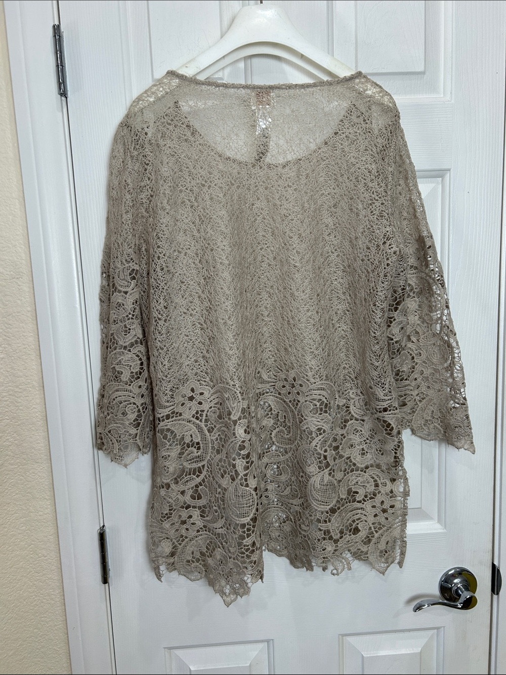Chico's Collection Sheer Lace Crochet Tunic Top Beige Taupe Size 1 M - Picture 7 of 9